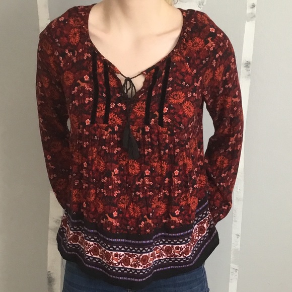 Beautiful Old Navy peasant blouse - Picture 2 of 4